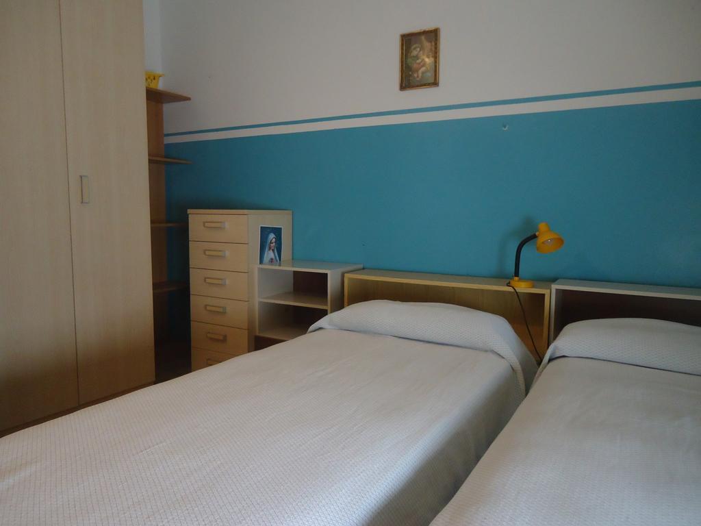 Protezione Della Giovane - Female Hostel Verona Room photo