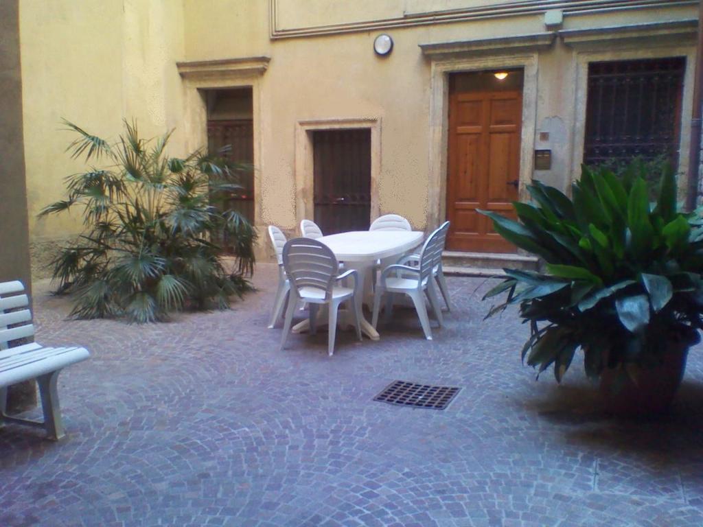 Protezione Della Giovane - Female Hostel Verona Exterior photo